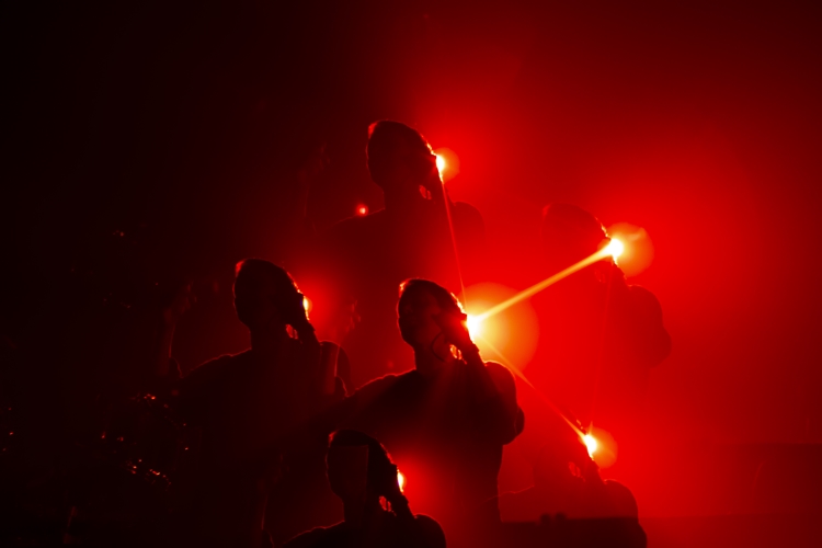 Rhye ชายผู้สะกดทุกคนให้นิ่งงันด้วยทุกสรรพเสียงบนเวที