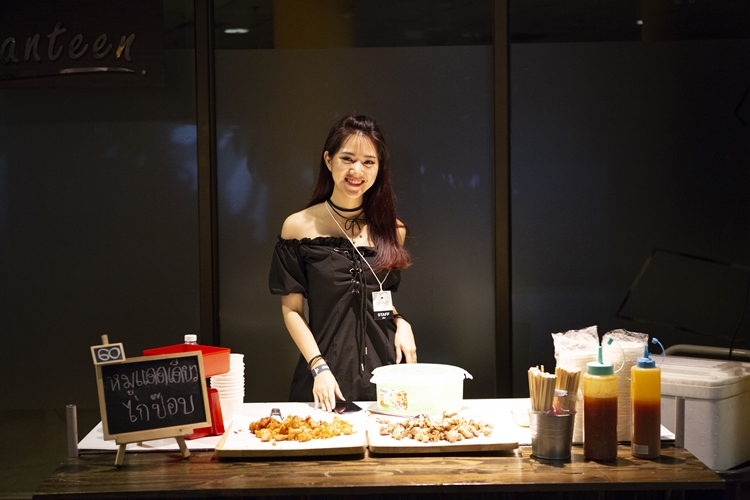 Rhye ชายผู้สะกดทุกคนให้นิ่งงันด้วยทุกสรรพเสียงบนเวที