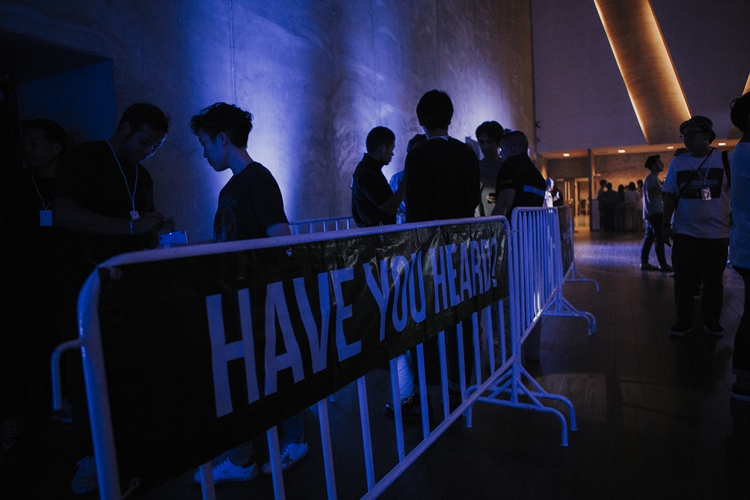 Rhye ชายผู้สะกดทุกคนให้นิ่งงันด้วยทุกสรรพเสียงบนเวที