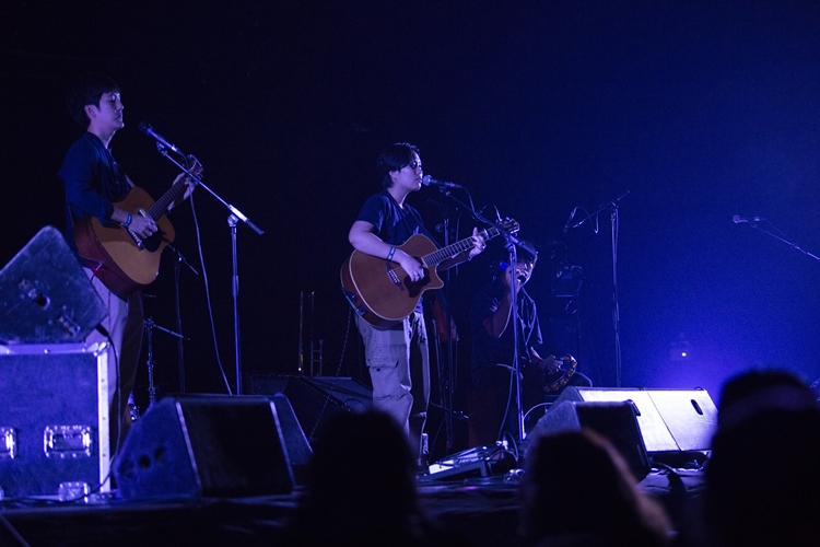 Rhye ชายผู้สะกดทุกคนให้นิ่งงันด้วยทุกสรรพเสียงบนเวที