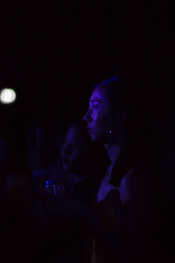 Rhye ชายผู้สะกดทุกคนให้นิ่งงันด้วยทุกสรรพเสียงบนเวที