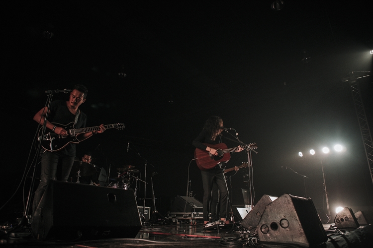 Rhye ชายผู้สะกดทุกคนให้นิ่งงันด้วยทุกสรรพเสียงบนเวที