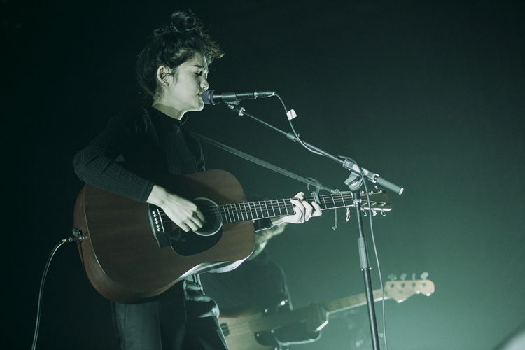 Rhye ชายผู้สะกดทุกคนให้นิ่งงันด้วยทุกสรรพเสียงบนเวที