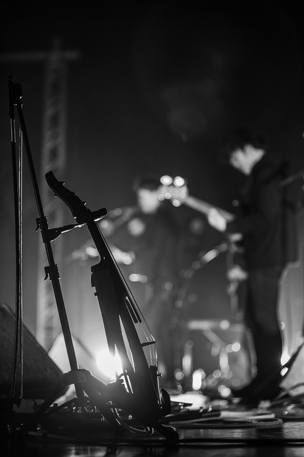 Rhye ชายผู้สะกดทุกคนให้นิ่งงันด้วยทุกสรรพเสียงบนเวที