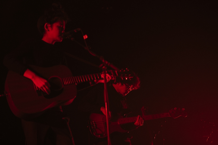 Rhye ชายผู้สะกดทุกคนให้นิ่งงันด้วยทุกสรรพเสียงบนเวที