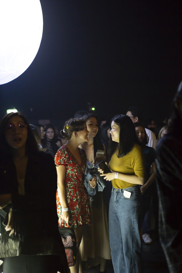 Rhye ชายผู้สะกดทุกคนให้นิ่งงันด้วยทุกสรรพเสียงบนเวที