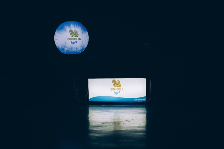 Rhye ชายผู้สะกดทุกคนให้นิ่งงันด้วยทุกสรรพเสียงบนเวที