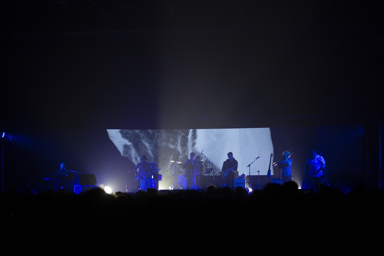 Rhye ชายผู้สะกดทุกคนให้นิ่งงันด้วยทุกสรรพเสียงบนเวที