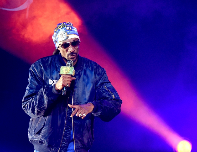 “เลิกเอาแต่เล่นโทรศัพท์ได้แล้ว(ว้อย)!” คำแนะนำจาก “Snoop Dogg” ถึง “Kanye West”