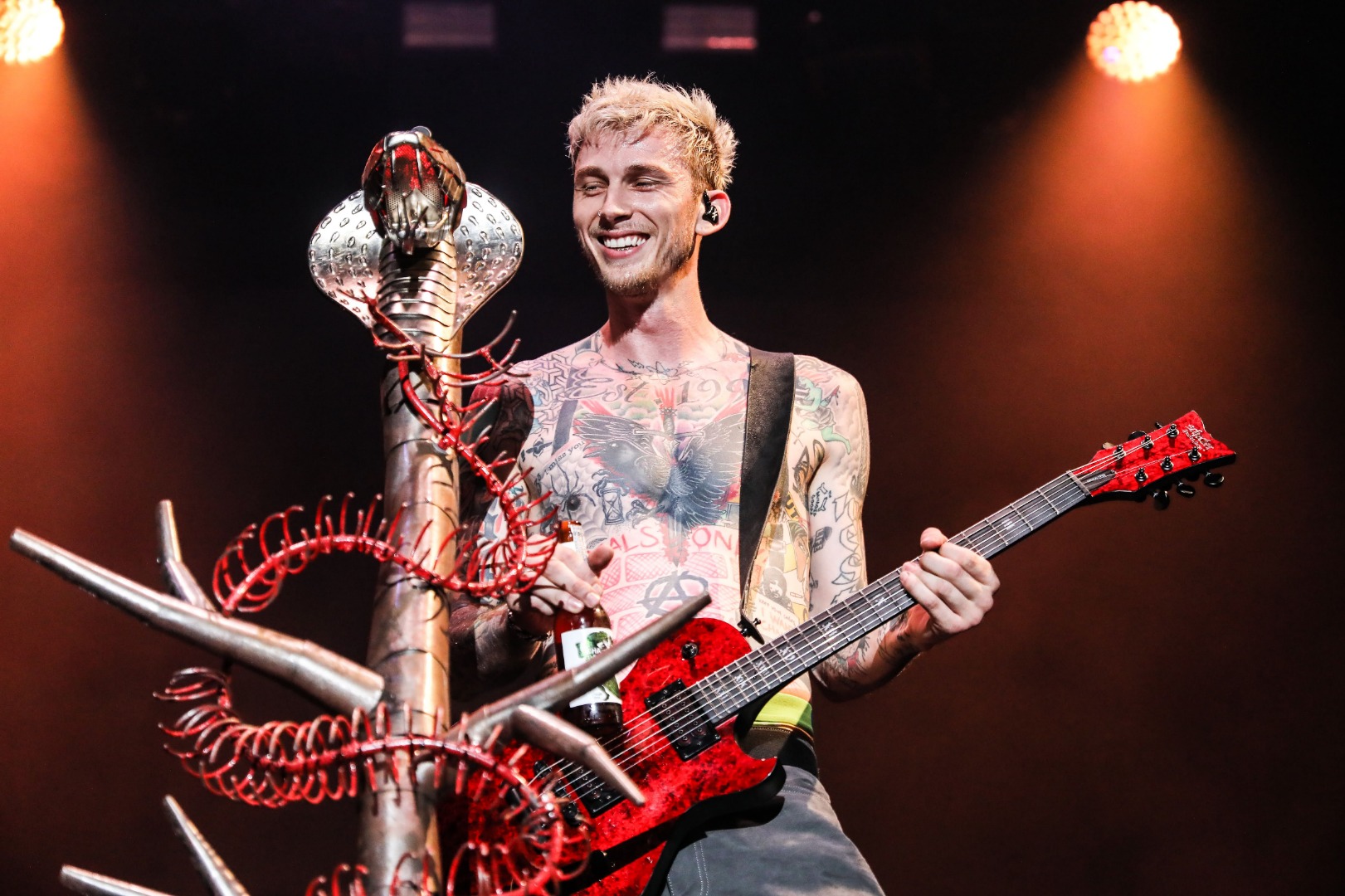 Machine Gun Kelly : HOTEL DIABLO WORLD TOUR