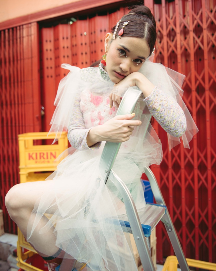 เอ็มวี Blush