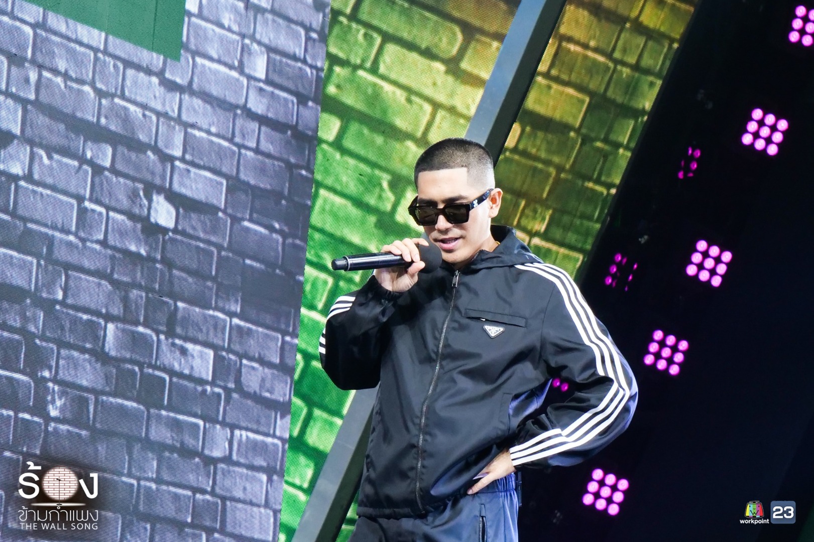 ร้องข้ามกำแพง 