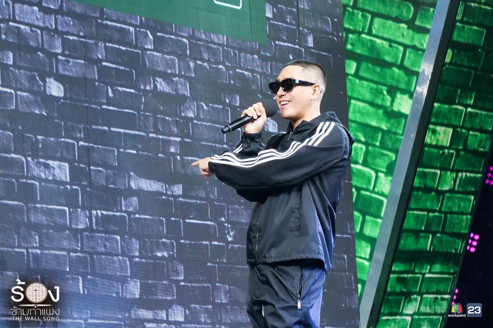 ร้องข้ามกำแพง 