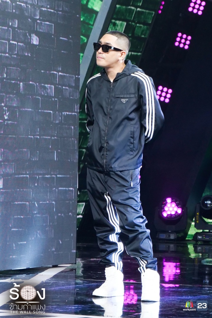 ร้องข้ามกำแพง 