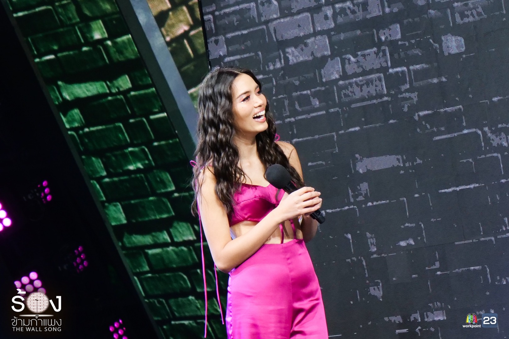 ร้องข้ามกำแพง 