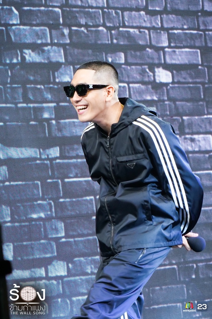 ร้องข้ามกำแพง 