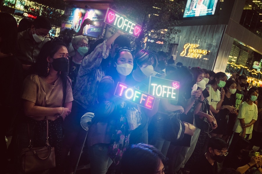 Sony Music Thailand X Siam Walking Street Performance