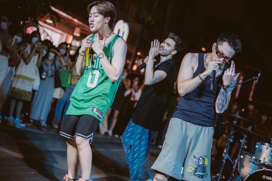 Sony Music Thailand X Siam Walking Street Performance