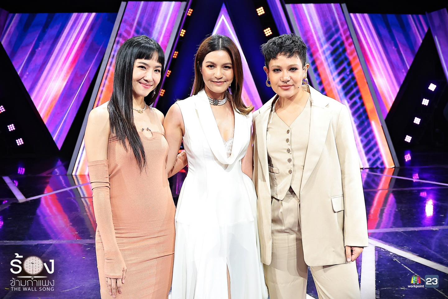 ร้องข้ามกำแพง 