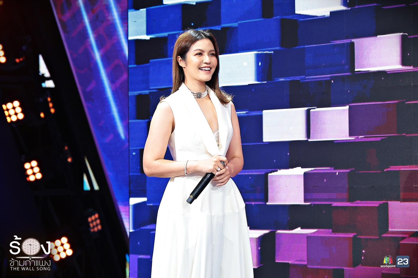 ร้องข้ามกำแพง