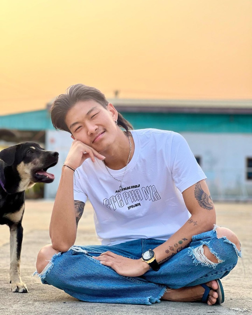 เม้ก อภิสิทธิ์ 