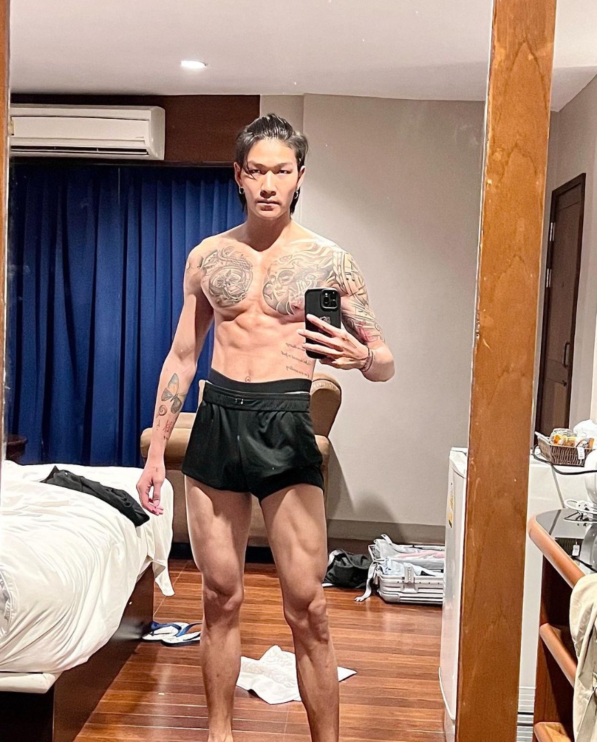 เม้ก อภิสิทธิ์ 