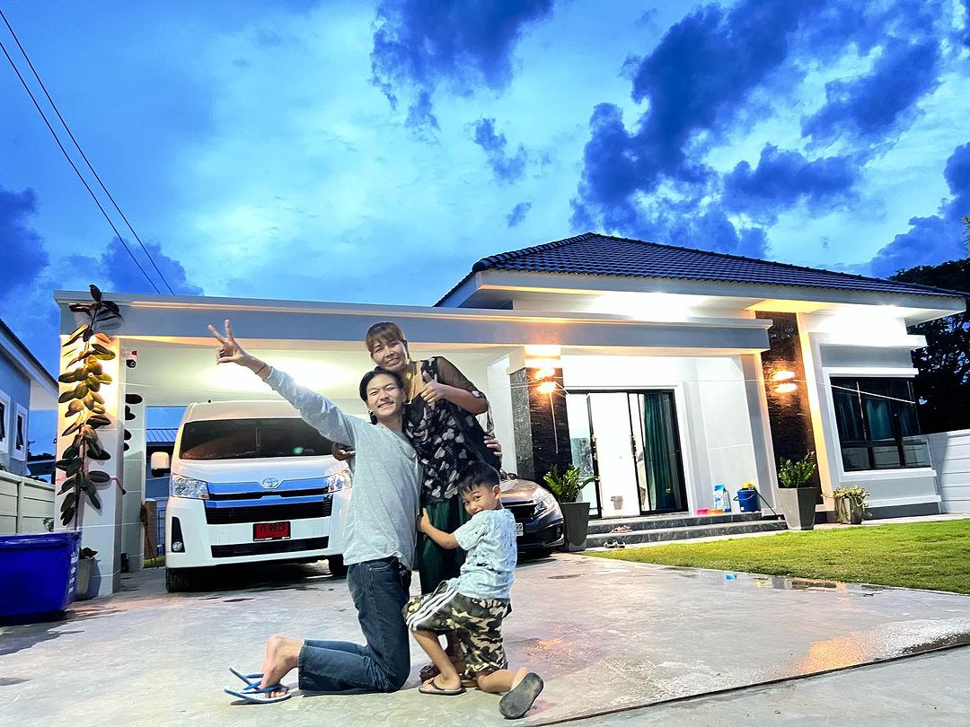 เม้ก อภิสิทธิ์ 