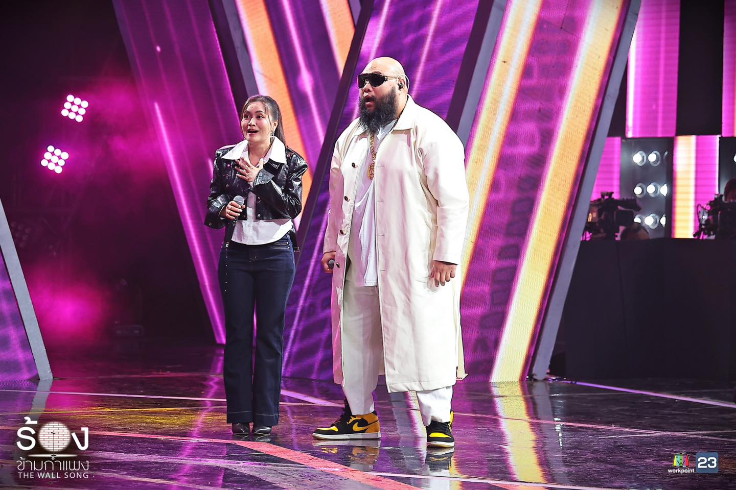 วอร์ วนรัตน์ ร้องข้ามกำแพง