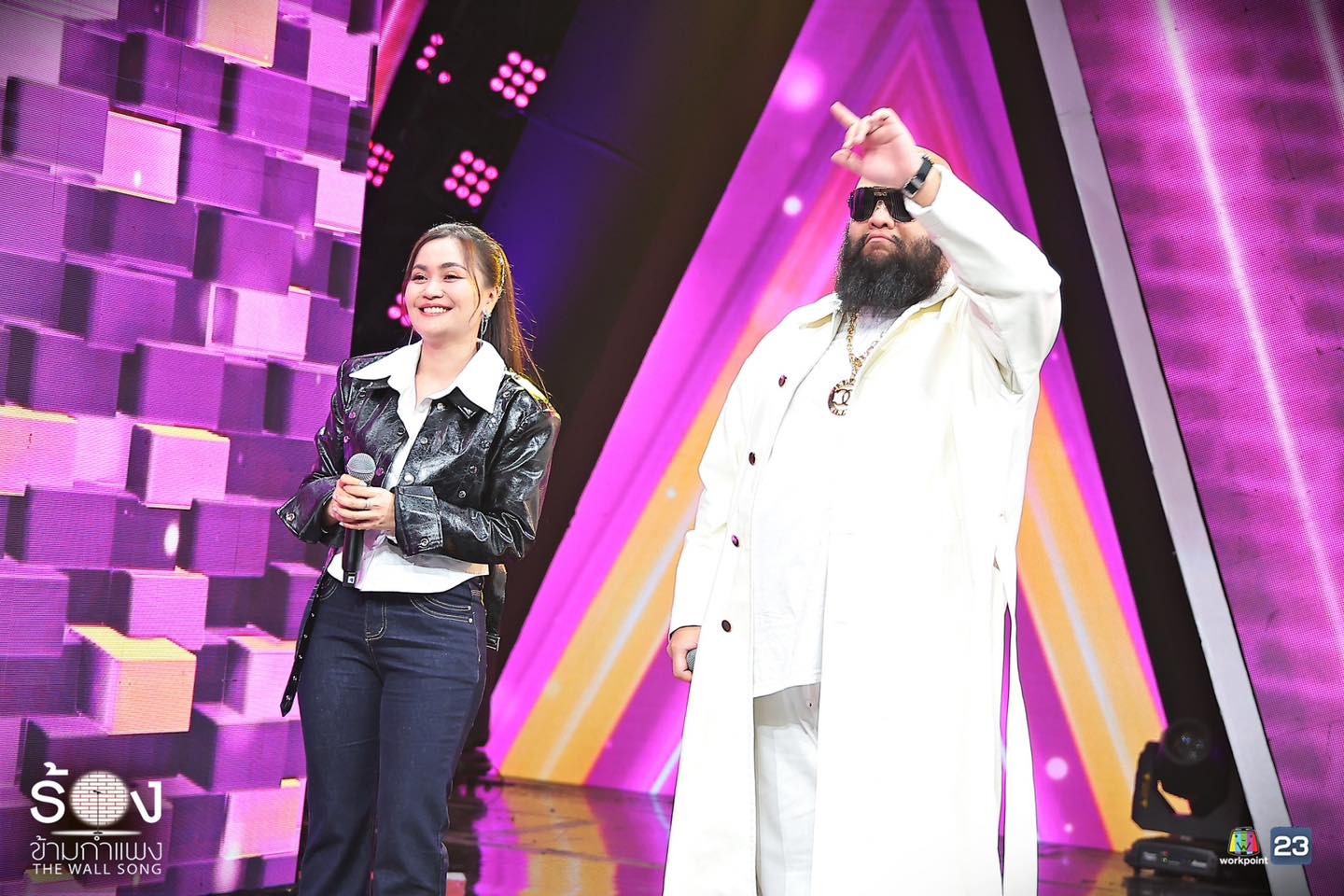 วอร์ วนรัตน์ ร้องข้ามกำแพง