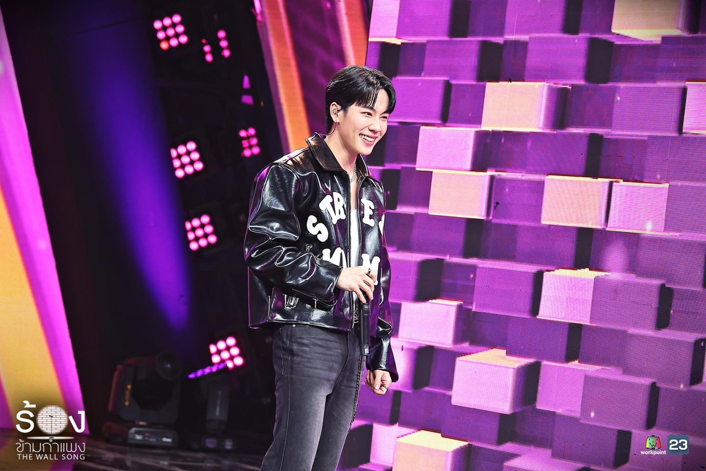 วอร์ วนรัตน์ ร้องข้ามกำแพง