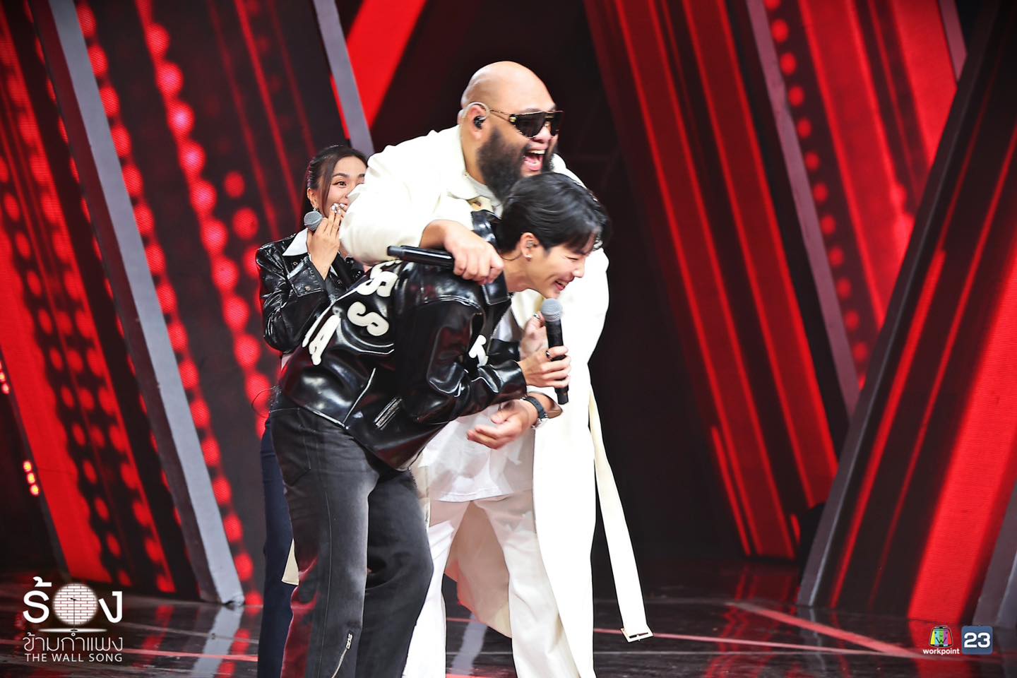 วอร์ วนรัตน์ ร้องข้ามกำแพง