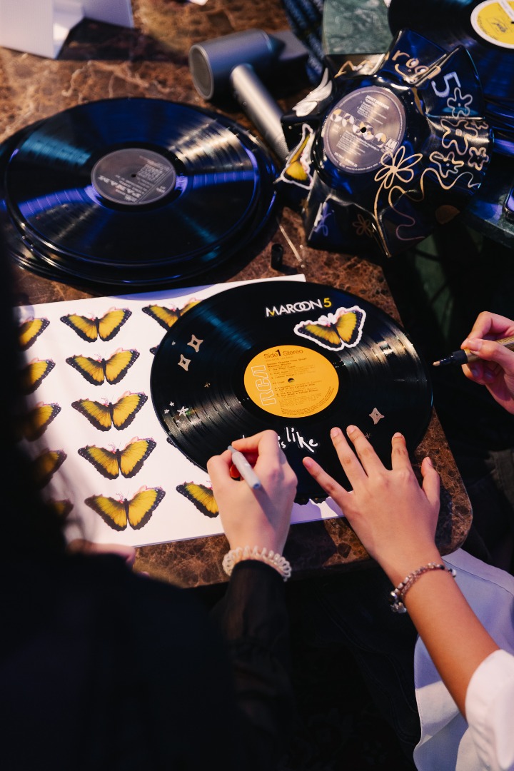 Maroon 5 : Love Is Like Album Listening Session