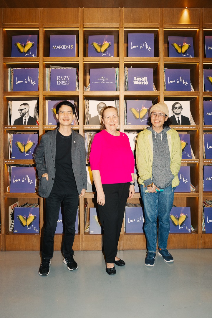 Maroon 5 : Love Is Like Album Listening Session