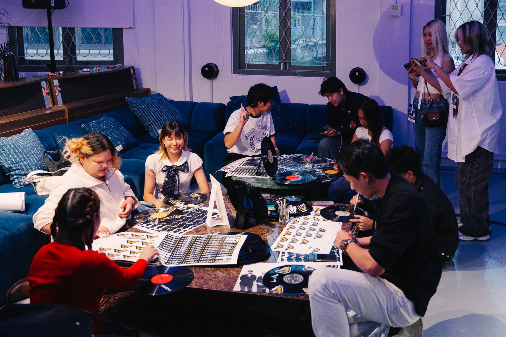 Maroon 5 : Love Is Like Album Listening Session