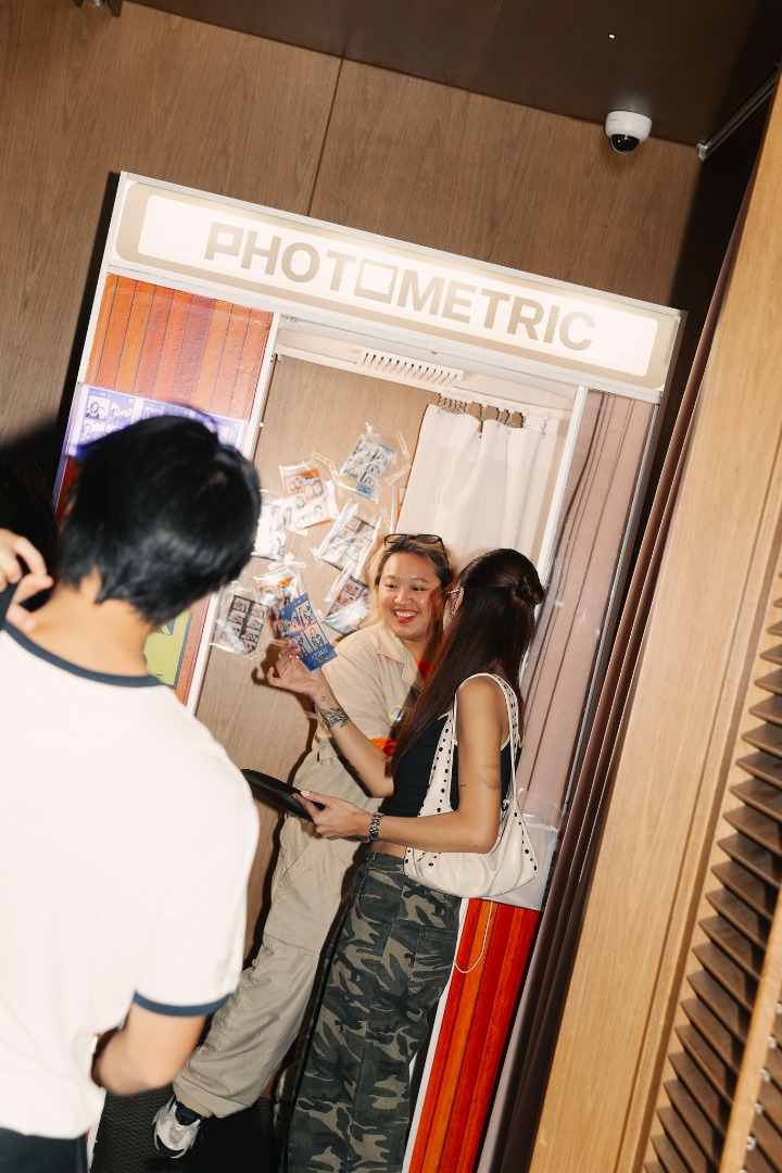 Maroon 5 : Love Is Like Album Listening Session