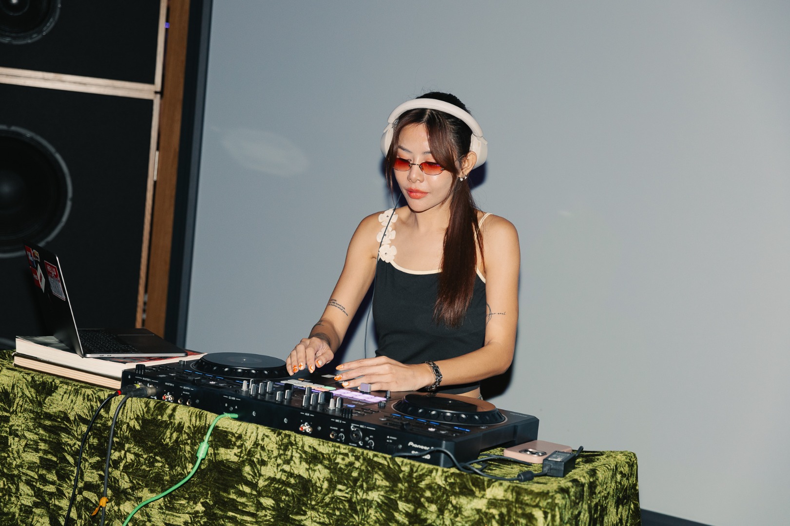 Maroon 5 : Love Is Like Album Listening Session