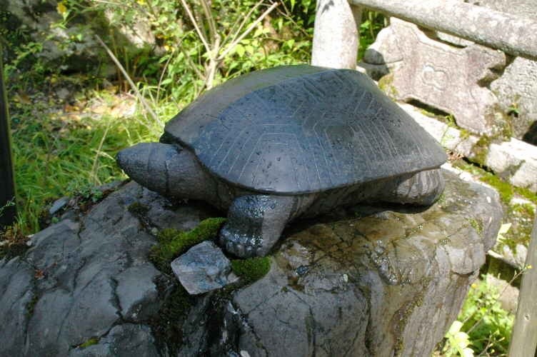 รูปปั้นสัตว์ในศาลเจ้า