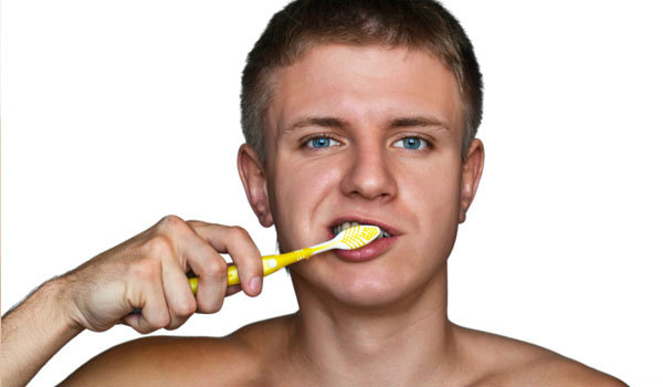กลิ่นปากเพราะดูแลฟันไม่ดี?