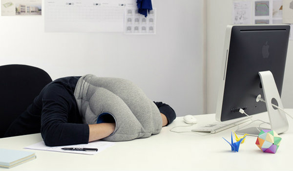 Ostrich Pillow งีบซักนิดเพื่อชีวิตสดชื่น