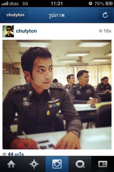 ตำรวจหล่อ