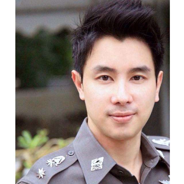 ตำรวจหล่อ