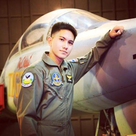 #ทหารหล่อบอกด้วย