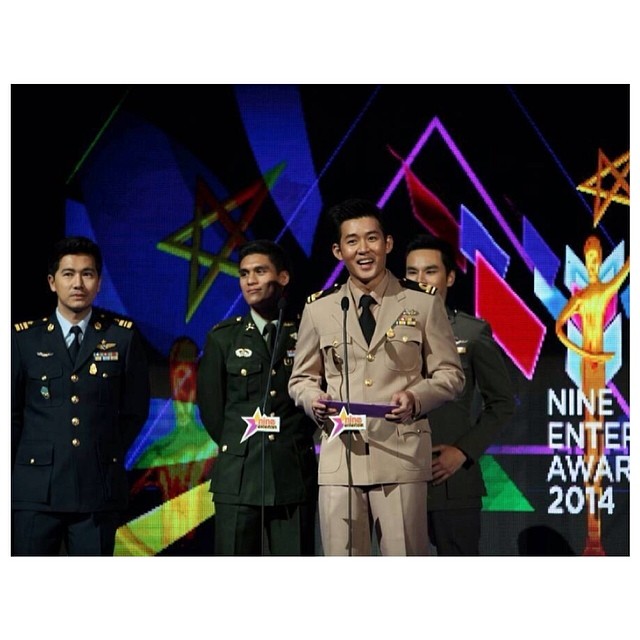 ทหารหล่อ