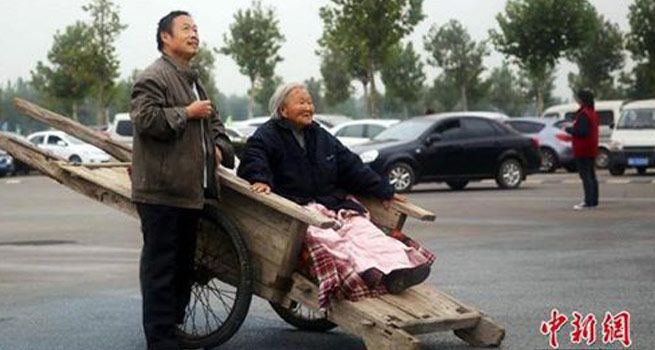 ลูกชายพาแม่เที่ยว