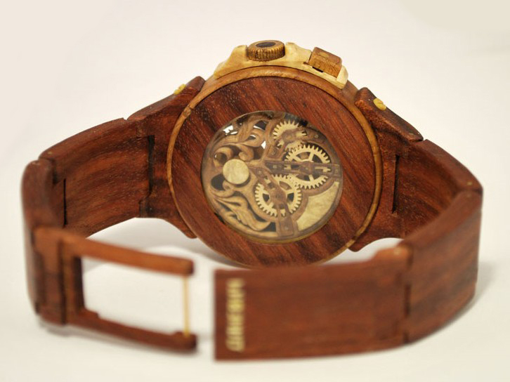 นาฬิกาทำจากไม้