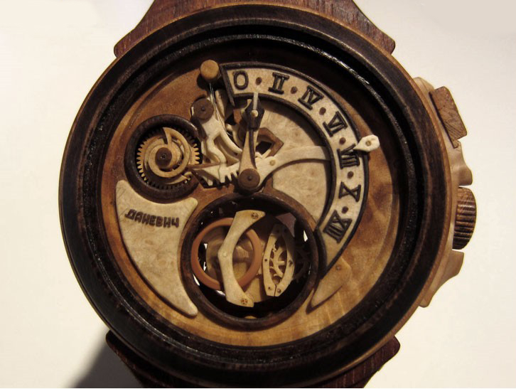 นาฬิกาทำจากไม้