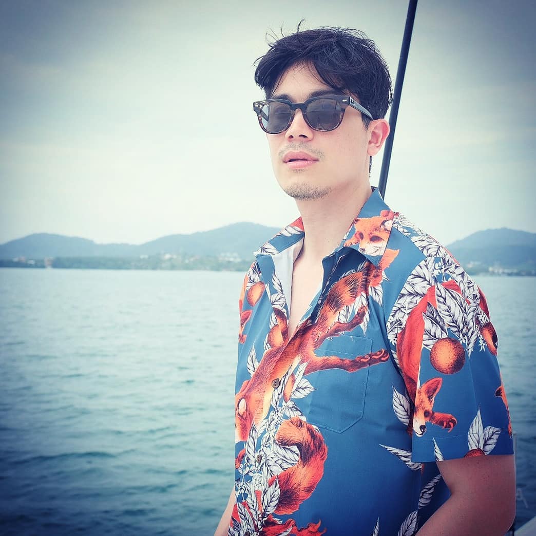 เสื้อลายดอก