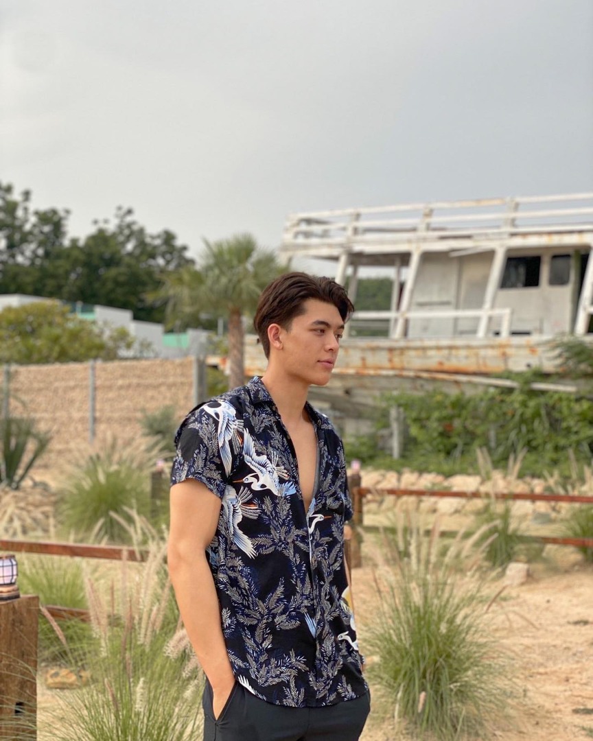 เสื้อลายดอก