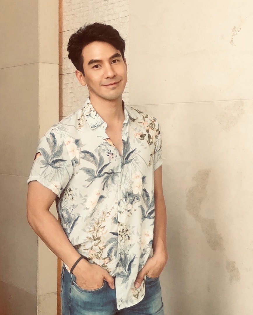 เสื้อลายดอก