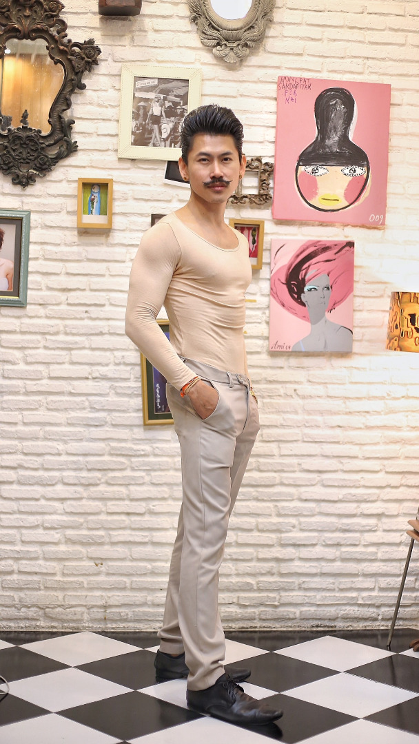 ต้น The Lounge